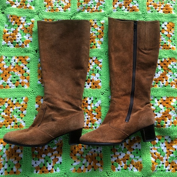 SOLD Vintage 70s Brown Suede Gogo Boots - Picture 2 of 5